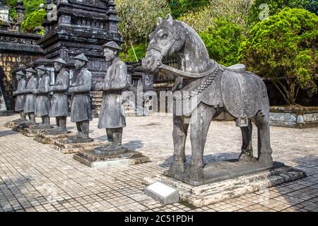 Grab von Khai Dinh mit Manadarin-Wachmann in Hue, Vietnam an einem Sommertag Stockfoto