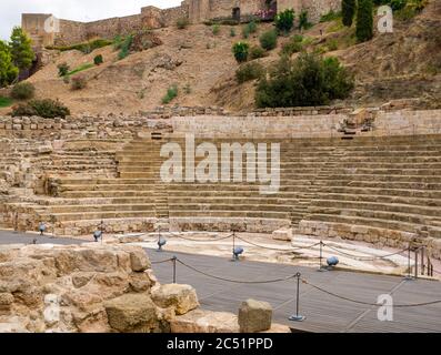 Römisches Amphitheater unterhalb der Festung Alcazaba, Malaga, Andalusien, Spanien Stockfoto