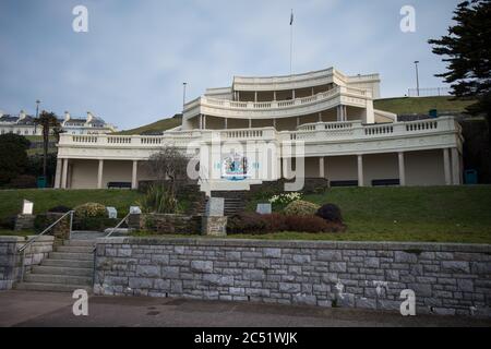 Plymouth, Devon, Großbritannien. Das Belvedere ist ein großes viktorianisches Reihenhaus, das 1891 erbaut wurde und auf Plymouth Hoe liegt. Stockfoto