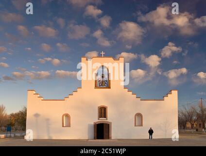 Socorro Mission bei Sonnenaufgang in der Nähe von El Paso, Texas, USA Stockfoto