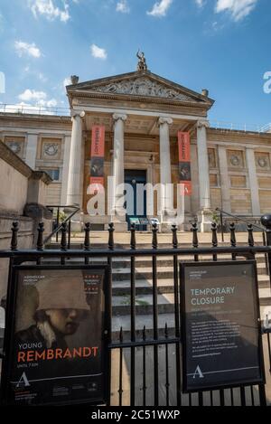 Das Ashmolean Museum in Oxford bleibt frühestens bis August geschlossen, statt am 4. Juli wieder zu eröffnen. Das Museum hat viele Änderungen zu machen, um neue Covid Richtlinien anzupassen. Seit dem 17. März 2020 ist sie geschlossen. Stockfoto