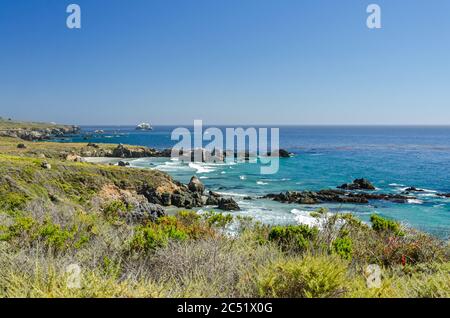 Wunderschöne zerklüftete Küste am Pazifik in Kalifornien, USA Stockfoto