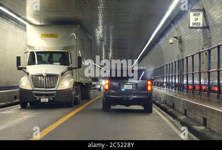 Virginia, USA - 29. Juni 2020 - der Verkehr im Chesapeake Bay Bridge Tunnel Stockfoto