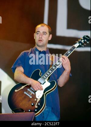 Oasis live am Loch Lomond 3. Aug 1996: Paul 'Bonehead' Arthurs Stockfoto