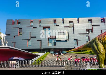 GUANGZHOU, CHINA, 18. NOVEMBER 2019: Fassade des Guangdong Museums Stockfoto