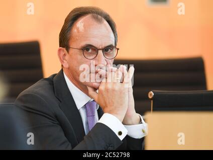 Wiesbaden, Deutschland. Juni 2020. An der Plenarsitzung des Hessischen parlaments nimmt der hessische Finanzminister Michael Boddenberg (CDU) Teil. Quelle: Arne Dedert/dpa/Alamy Live News Stockfoto