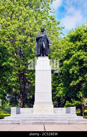 Montreal, Kanada - Juni 2018: Bronzestatue von Sir Louis Hippolyte Lafontaine im Park La Fontaine, Montreal, Quebec, Kanada. Stockfoto