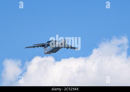 MOSKAU, RUSSLAND - JUN 2020: Russisches Fernradarerkennungs- und Kontrollflugzeug A-50 (Hauptstütze) bei der Parade zum 75. Jahrestag der t Stockfoto