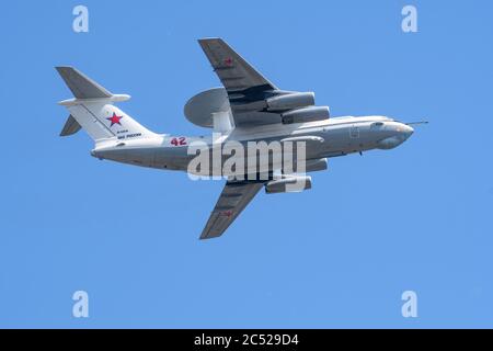 MOSKAU, RUSSLAND - JUN 2020: Sowjetisches und russisches Fernradargerät A-50 (Hauptstütze) bei der Parade zu Ehren des 75 Stockfoto