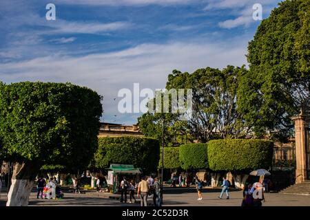 MORELIA, MEXIKO - 06. März 2020: Foto der Kathedrale von Morelia an einem blauen sonnigen Tag Stockfoto