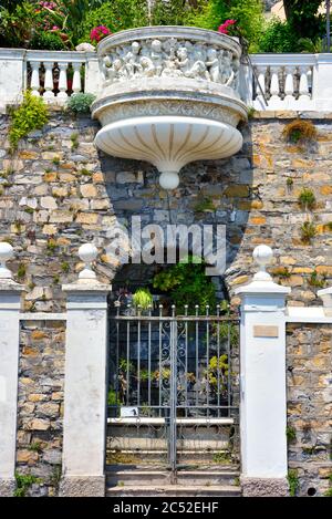 Historische Villa mit Garten und Park in Porto Maurizio May Stockfoto