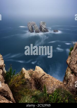 Urro del Manzano Sea Stacks, Costa Quebrada, Kantabrien, Spanien Stockfoto