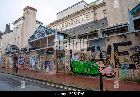 Das verstummte und geschlossene Hippodrome Theater und ehemalige Bingo Hall in Brighton bedeckt mit Graffiti-Foto von Simon Dack aufgenommen Stockfoto