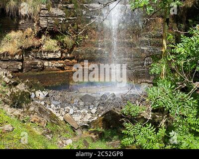 Wasserfall Teufelsschornstein oder Sruth in Aghanidh an Aird, höchster Wasserfall in Irland, Co. Sligo Stockfoto