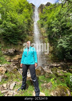 Wasserfall Teufelsschornstein oder Sruth in Aghanidh an Aird, höchster Wasserfall in Irland, Co. Sligo Stockfoto