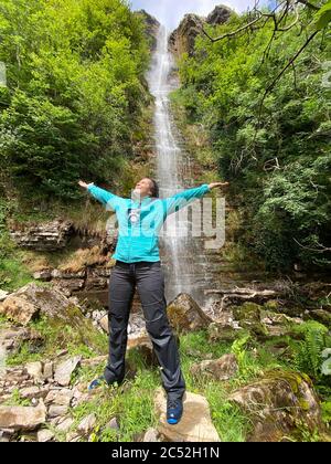 Wasserfall Teufelsschornstein oder Sruth in Aghanidh an Aird, höchster Wasserfall in Irland, Co. Sligo Stockfoto