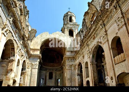 Kirche Saint Giles in Bussana Vecchia (Ligurien, Italien), verlassene und renovierte Dorf von Künstlern Stockfoto