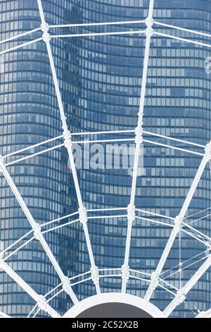 Centennial Wheel mit Lake Point Tower vom Navy Pier, Chicago, Illinois, USA Stockfoto