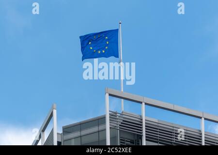 Washington, D.C., USA - Juni 21 2020: Flagge der Europäischen Union Flaggen auf der Delegation der Europäischen Union in den Vereinigten Staaten. Stockfoto