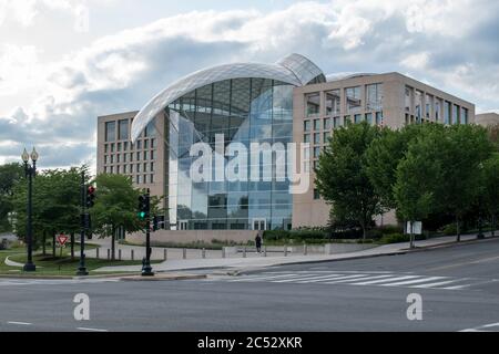 Washington, D.C. / USA - Juni 14 2020 - Hauptquartier Gebäude des United States Institute of Peace (USIP) in der Nähe der National Mall in Washington. Stockfoto