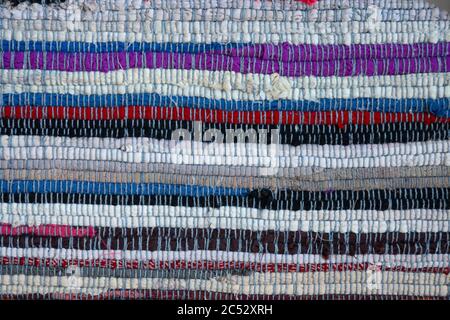 Bunte und schöne Strickstoffe mit Mustern Stockfoto