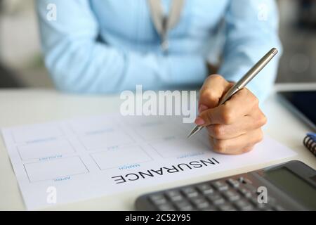 Professioneller Arbeiter im Anzug Stockfoto