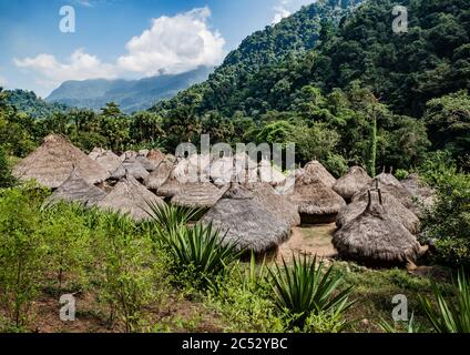 Blick auf Hütten in der Sierra Nevada de Santa Marta, Kolumbien, Südamerika Stockfoto