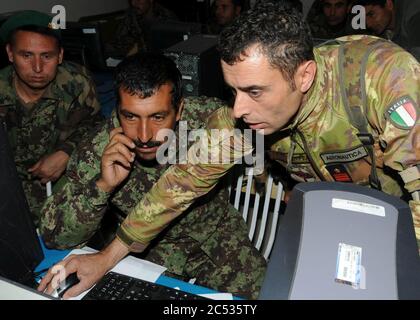 Die italienische Luftwaffe macht auf der Shindand Airbase (5539902144) einen Unterschied. Stockfoto