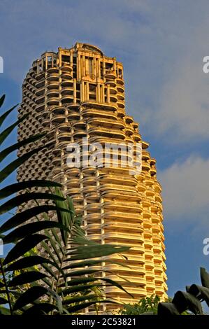 bangkok, thailand - 22. november 2011: Der berühmte unvollendete 47-stöckige sathorn einzigartige Turm Stockfoto