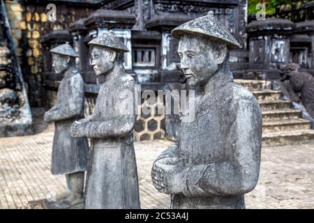 Grab von Khai Dinh mit Manadarin-Wachmann in Hue, Vietnam an einem Sommertag Stockfoto