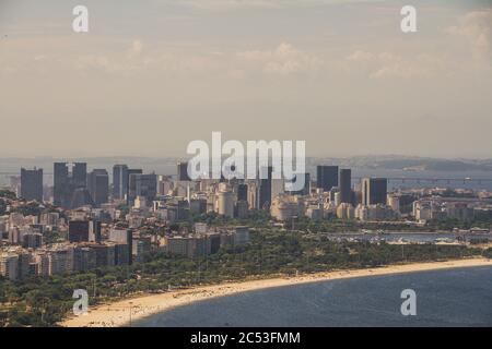 Rio de Janeiro Botafogo Beach und Blick auf die Innenstadt Stockfoto