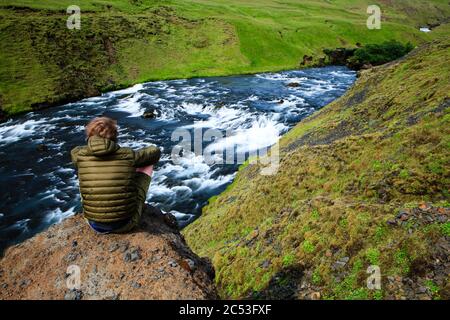 Island, Mann auf einem Fluss Stockfoto
