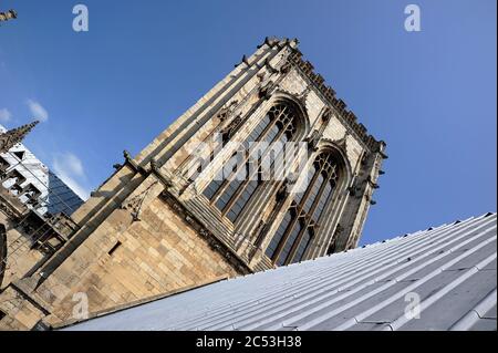 Der Zentralturm vom Dach des Südtransepts aus gesehen. Stockfoto