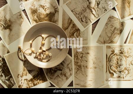 Vintage-Karten in promiskuöser Form angeordnet Stockfoto
