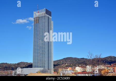 Turin, Piemont/Italien- 03/19/2019- der Bau des Hochhauses der Region Piemont, entworfen vom Architekten Fuksas, im Lingotto Nizza Millefo Stockfoto