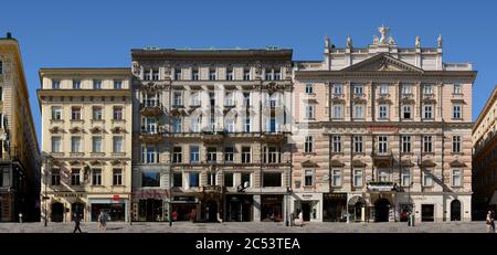 Wien, Österreich, der Graben mit dem Palais Bartolotti-Partenfeld (das einzige Barockgebäude am Graben), einem Gebäude im Wilhelminischen Stil von Ludwig R. Stockfoto