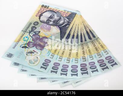 Viele Rumanische 100 Ron Oder Lei Banknoten Auf Weissem Hintergrund Rumanische Wahrung Stockfotografie Alamy