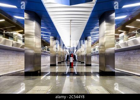 MOSKAU - 10. AUGUST 2016: U-Bahn-Station Delovoy Tsentr. Dies ist ein moderner Bahnhof, er wurde 2014 erbaut. Stockfoto