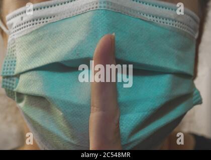 Nahaufnahme eines Arztes mit Schutzmaske COVID-19 Stockfoto