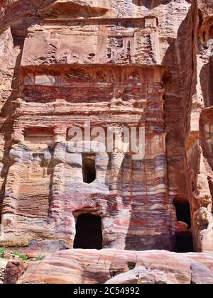 Eines von den Königsgräbern in Petra, Jordanien Stockfoto