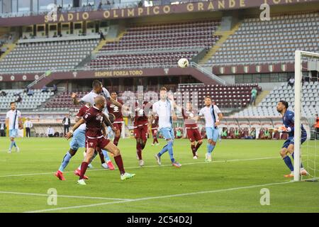 Turin, Italien. Juni 2020. Turin, Italien, 30 Jun 2020, gefährliche Aktion von Lazio während Torino vs Lazio - italienische Serie A Fußballspiel - Credit: LM/Claudio Benedetto Credit: Claudio Benedetto/LPS/ZUMA Wire/Alamy Live News Stockfoto