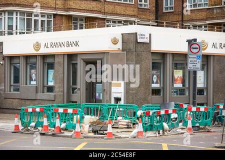 Filiale der Al Rayan Bank, der ältesten und größten Scharia-konformen Privatkundenbank Großbritanniens, an der Edgware Road, London Stockfoto