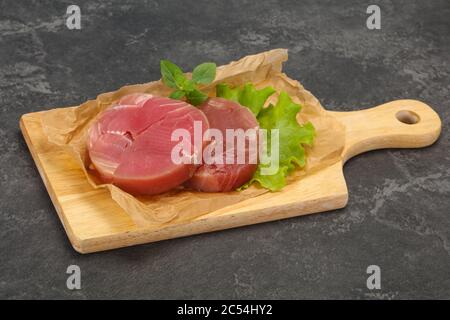 Rohen Thunfisch runde Steak bereit für Grill Stockfoto