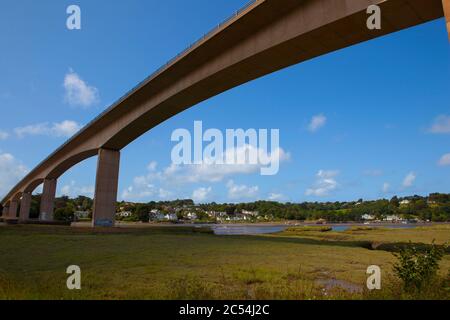 Die Torridge Brücke - eine 650m Betonbrücke über den Fluss Torridge trägt die A39 Straße in North Devon, England. Stockfoto