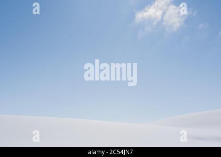 Winterlandschaft, Sennaland, Nord, Norwegen, Nordnorwegen, Winter, Schnee, kalt, blauer Himmel, Tageslicht, Wildnis, wild, still, Stille, Stockfoto