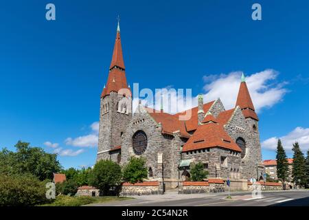 Historische Steinkirche außen in hellen Sommersonne Stockfoto