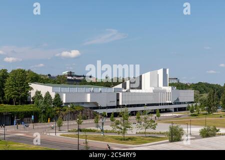 Die Finlandia-Halle ist der berühmteste Kongress- und Veranstaltungsort im Zentrum von Helsinki. Es hat viele Konzerte und auch hochkarätige, politische Treffen veranstaltet. Stockfoto