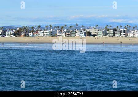 Venice Beach, Kalifornien, bekannt für seinen unkonventionellen Geist, ist Venice eine lebhafte Strandstadt mit gehobenen Handels- und Wohntaschen. Freimütig Stockfoto