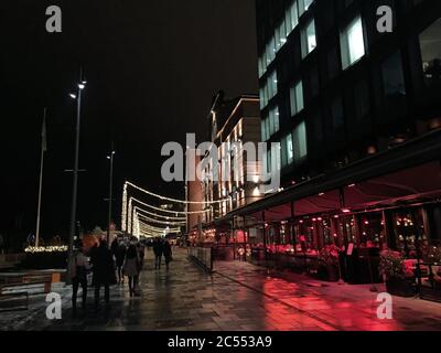 Carl Johans Gate in Oslo bei Nacht Stockfoto