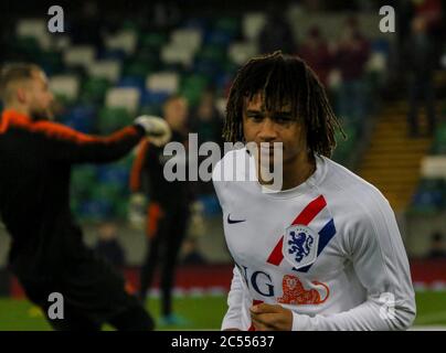 16. November 2019. UEFA Euro 2020 Qualifier im National Football Stadium im Windsor Park, Belfast. Nordirland 0 Niederlande 0. Niederlande internationaler Fußballspieler Nathan Ake Ausbildung für die Niederlande. Stockfoto